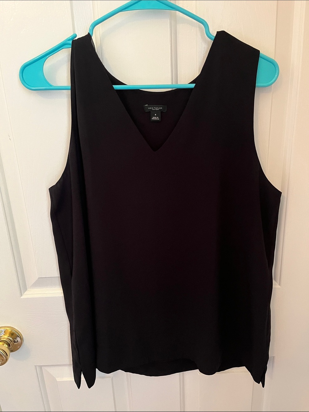 Ann Taylor Factory Black V-Neck Sleeveless Shell Top